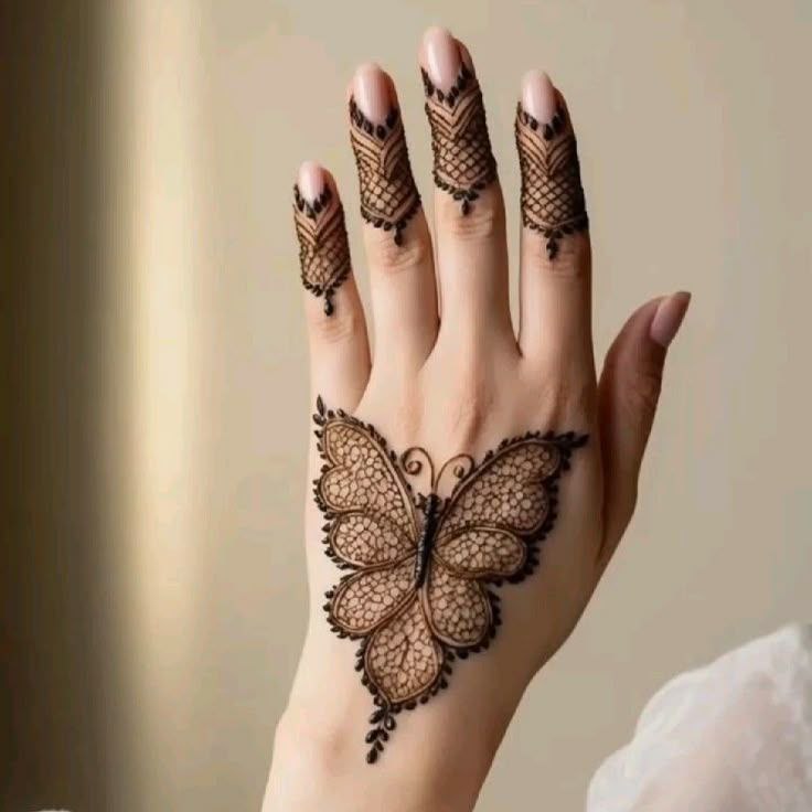 royal front hand mehndi design