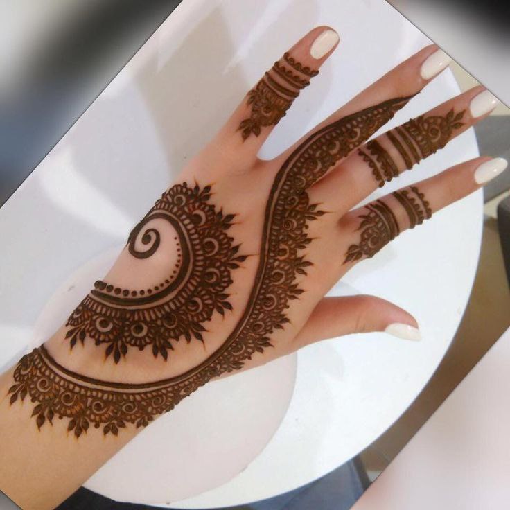 royal front hand mehndi design